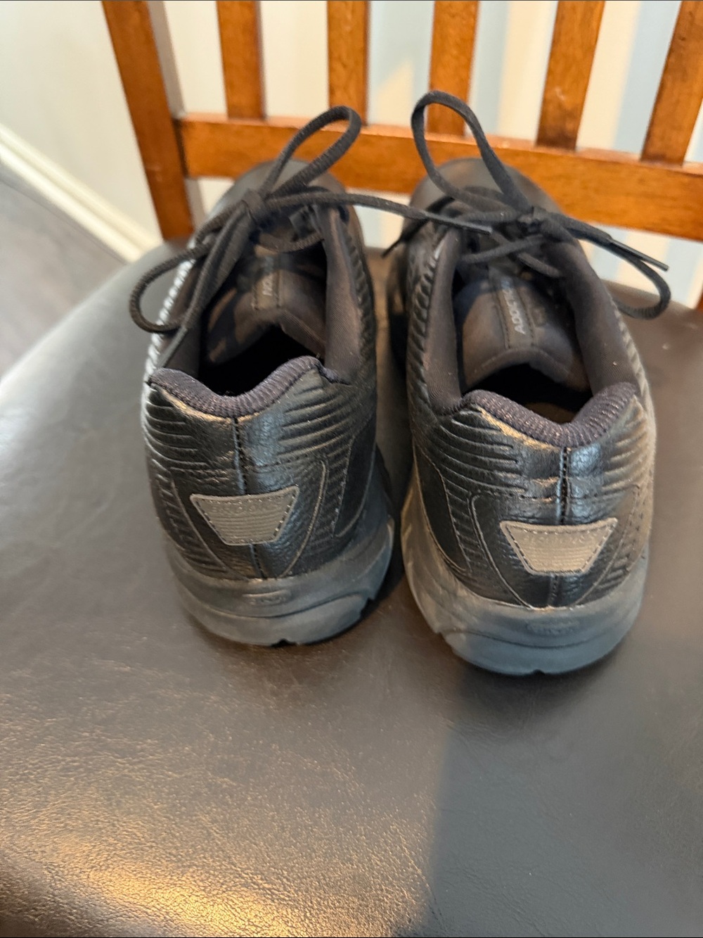 NWOB Women’s Brooks Addiction Walker Sneakers - Picture 9 of 10
